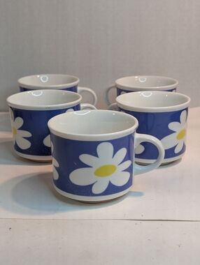 5 Royal Five Starts, Feinsteinzeuq Spring Daisy Flat Coffee Cup.